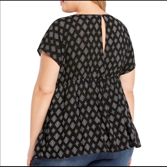 Torrid 4 flowy black & white blouse - Picture 3 of 6